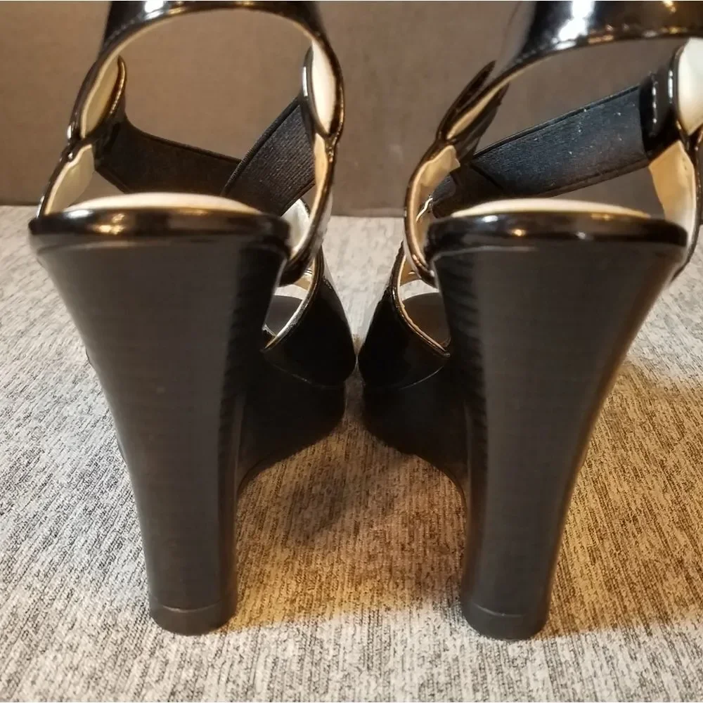 Dana‎ Buchman Size 7 Black Patent Leather Peep Toe Slingback Heels